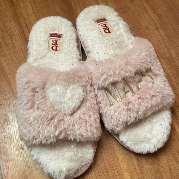 Fuzzy slippers - Picture 3 of 4